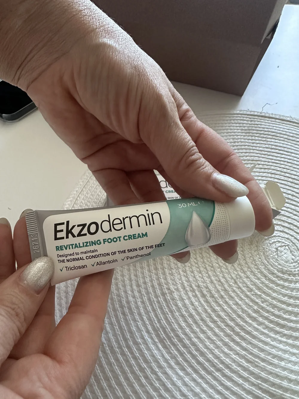 Foto real de Elena Romero con Ekzodermin